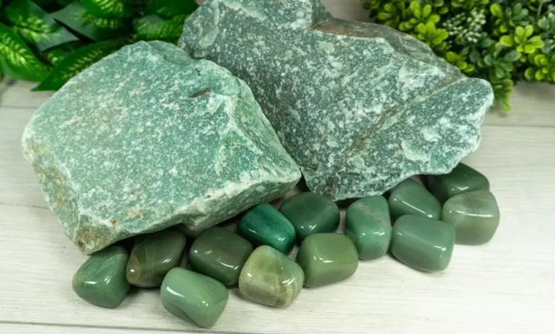 Difference Between Aventurine and Jade 