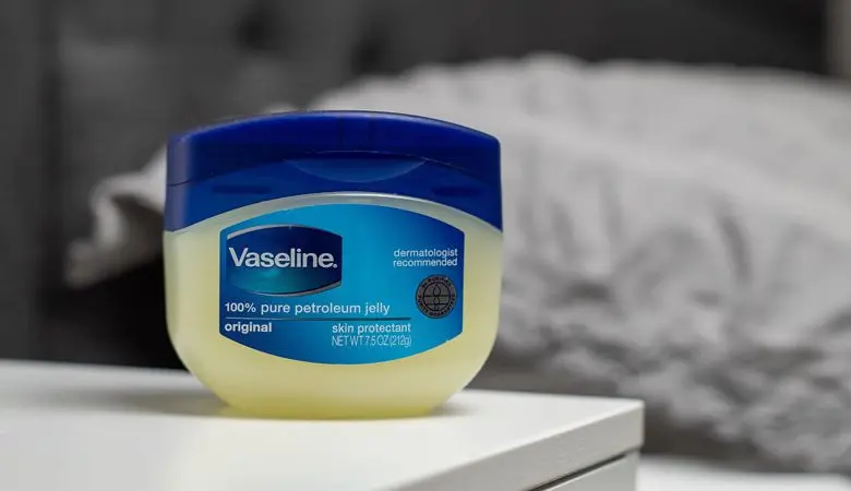  Difference Between Vaseline and Petroleum Jelly 